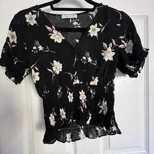 Floral short sleeve blouse black